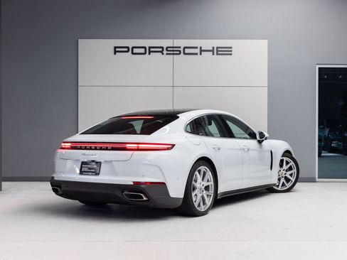Certified 2025 Porsche Panamera w/ Premium Package RWD image 7