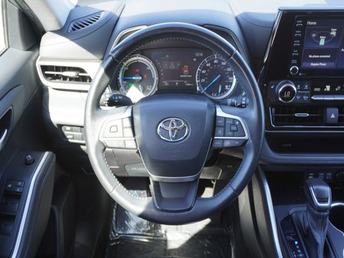 Used 2022 Toyota Highlander XLE image 19