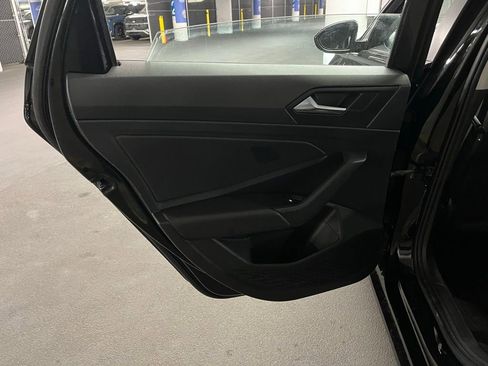 Used 2019 Volkswagen Jetta SE FWD image 18