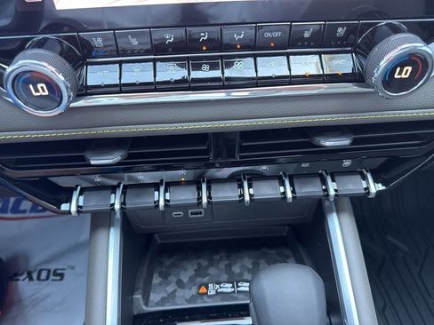 New 2026 Chevrolet Colorado ZR2 w/ Technology Package AWD/4WD image 34