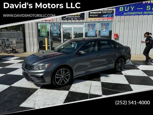 Used 2018 Volkswagen Passat 2.0T R-Line image 1
