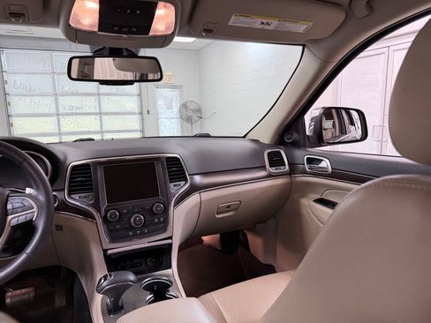Used 2015 Jeep Grand Cherokee Limited w/ Trailer Tow Group IV AWD/4WD image 31