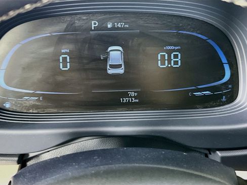 Used 2023 Hyundai Venue Limited image 12