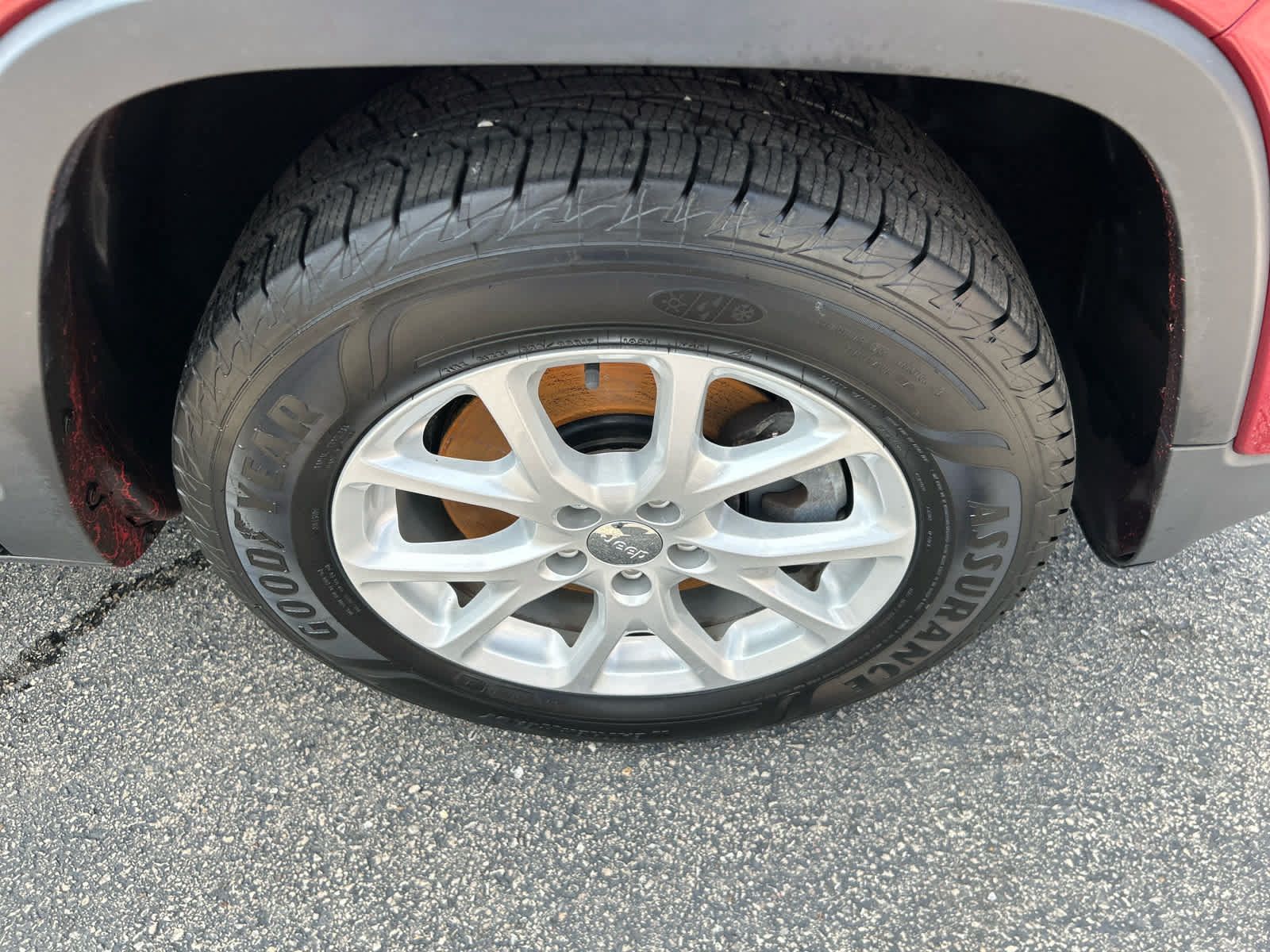 Used 2017 Jeep Cherokee Latitude w/ Cold Weather Group AWD/4WD image 9