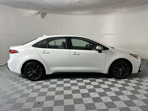 Used 2024 Toyota Corolla SE FWD image 9