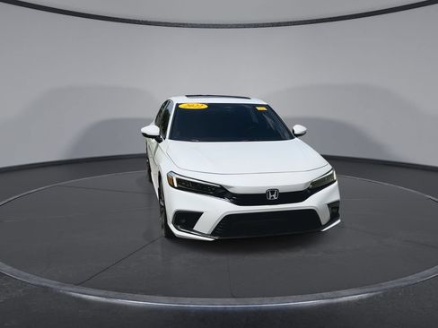 Used 2022 Honda Civic Touring image 3