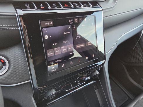 New 2025 Jeep Grand Cherokee L Altitude image 10