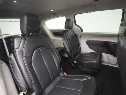 Used 2023 Chrysler Pacifica Touring-L FWD image 22