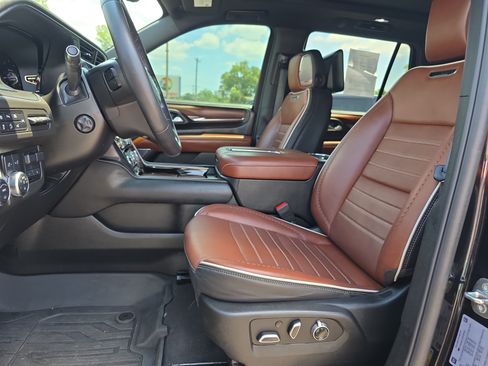 Used 2024 GMC Yukon Denali Ultimate AWD/4WD image 10