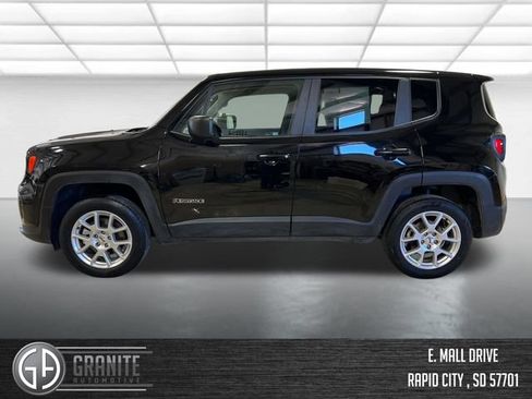 Used 2023 Jeep Renegade Latitude AWD/4WD image 3