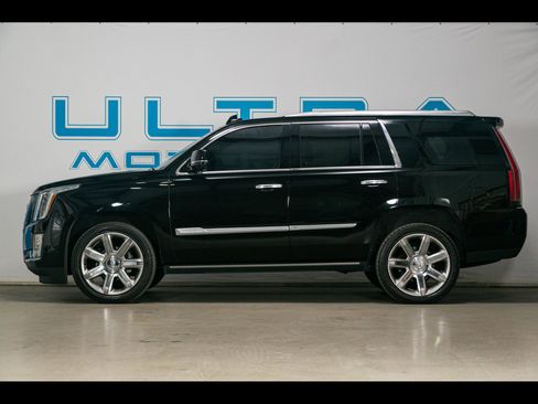 Used 2018 Cadillac Escalade Premium Luxury image 7