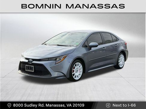 Used 2022 Toyota Corolla LE image 3