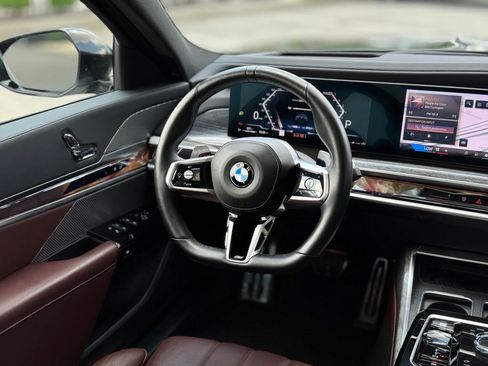 Used 2024 BMW 760i xDrive w/ Premium Package 2 image 41