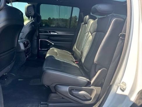 Used 2023 Jeep Wagoneer Series III w/ Premium Group I AWD/4WD image 6