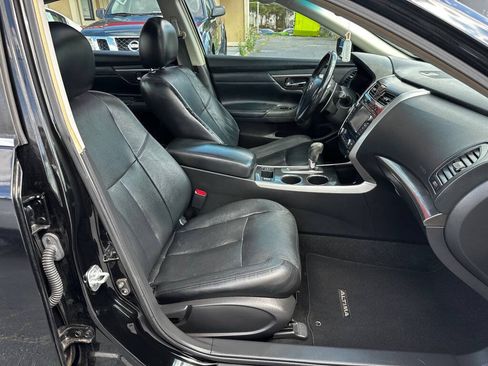 Used 2013 Nissan Altima 3.5 SL w/ Technology Pkg FWD image 10
