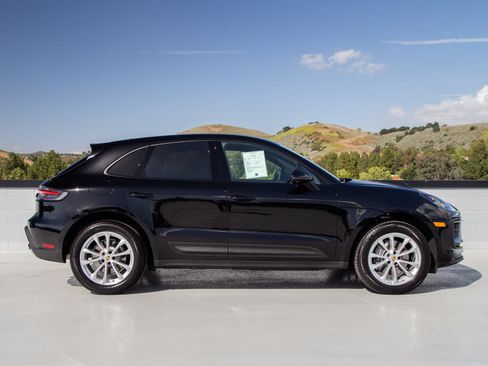 Used 2025 Porsche Macan AWD/4WD image 8
