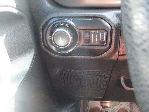 Used 2019 Jeep Wrangler Sport AWD/4WD image 13
