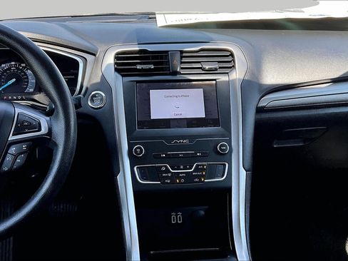 Used 2020 Ford Fusion SE FWD image 6