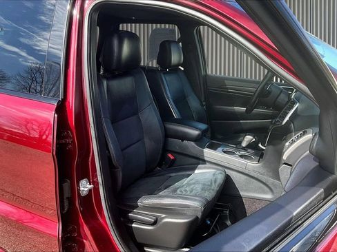 Used 2017 Jeep Grand Cherokee Altitude image 8