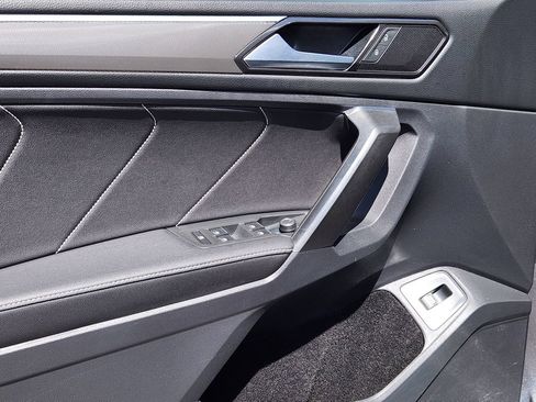 Certified 2022 Volkswagen Tiguan SE R-Line AWD/4WD image 19