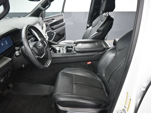Used 2024 Jeep Wagoneer L Series II w/ Flexible Seating Group AWD/4WD image 9