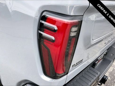 Used 2024 GMC Sierra 2500 AT4X image 23