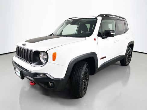 Used 2023 Jeep Renegade Trailhawk AWD/4WD image 3