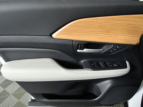 New 2026 Toyota Grand Highlander Limited image 21