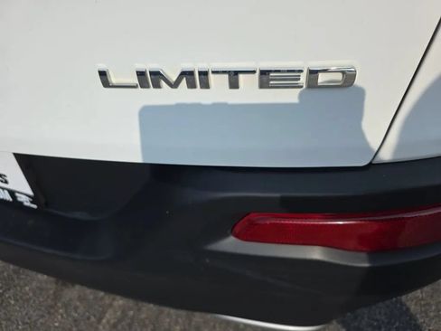 Used 2015 Jeep Cherokee Limited AWD/4WD image 16