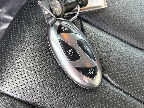 Used 2025 Hyundai Elantra Limited FWD image 25