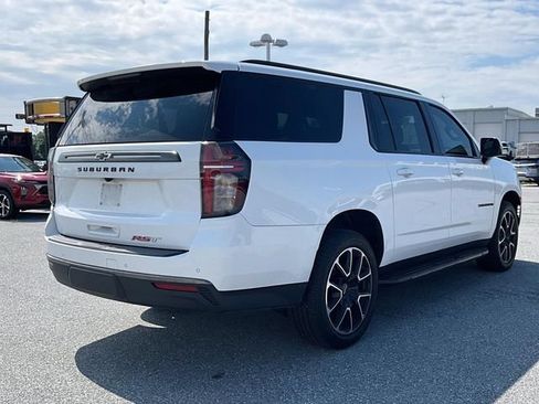 Used 2022 Chevrolet Suburban RST w/ Luxury Package AWD/4WD image 5