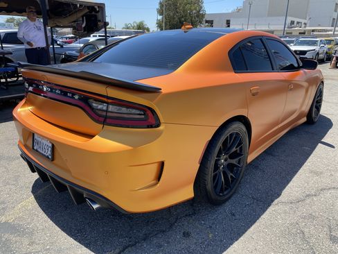 Used 2018 Dodge Charger R/T Scat Pack w/ Dynamics Package RWD image 10