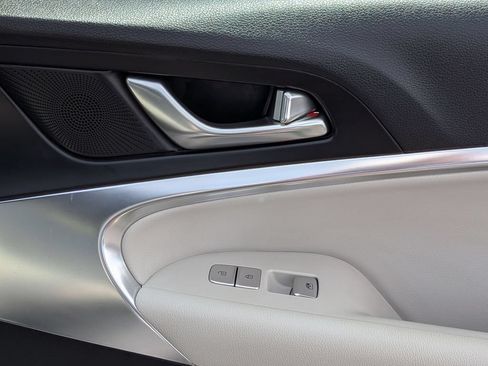 Used 2025 Genesis G70 2.5T RWD image 33