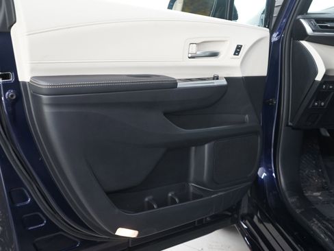 Used 2025 Toyota Sienna Limited image 21