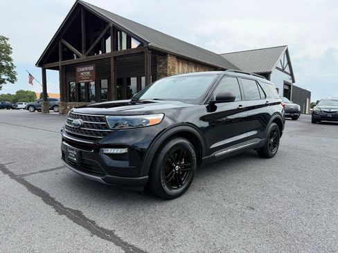 Used 2022 Ford Explorer XLT w/ Equipment Group 202A RWD image 2