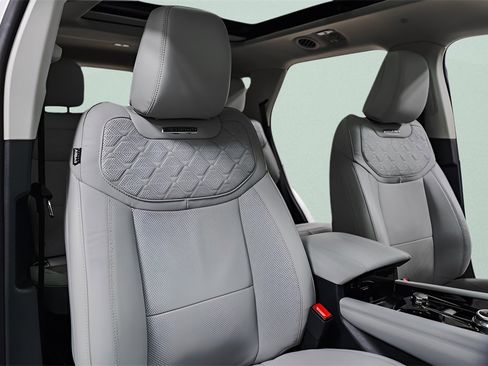 Used 2025 Ford Explorer Platinum w/ LUX Leather Package image 40