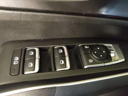 Used 2023 Kia Sorento LX FWD image 27