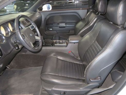 Used 2010 Dodge Challenger R/T RWD image 17