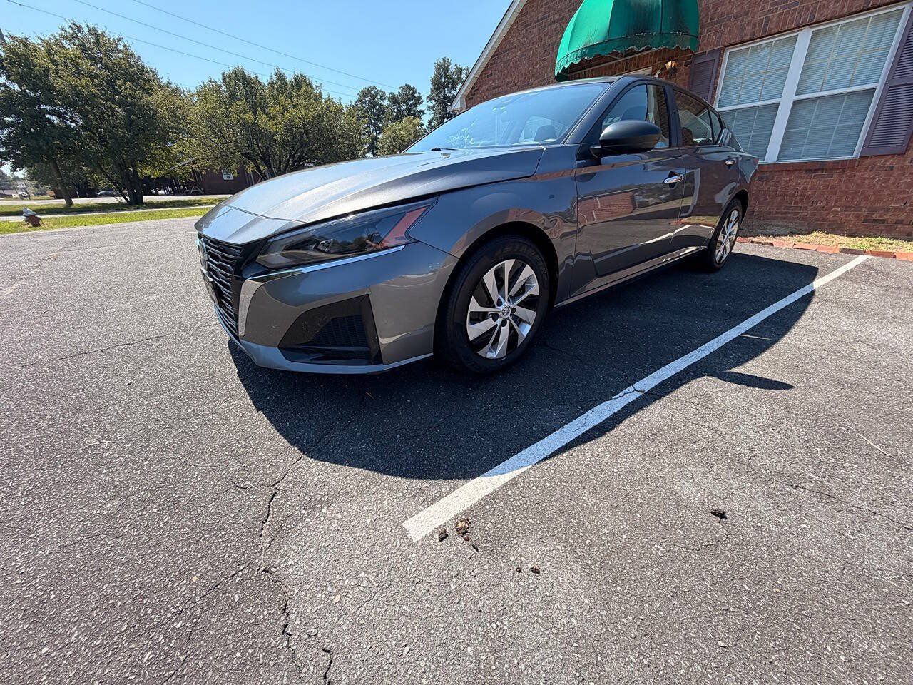 Used 2024 Nissan Altima 2.5 S FWD image 3