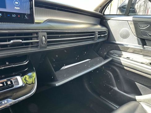 Used 2023 Lincoln Corsair AWD image 19