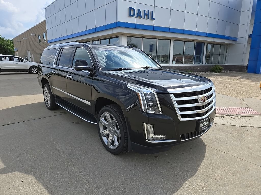 Used 2019 Cadillac Escalade ESV Luxury AWD/4WD image 2