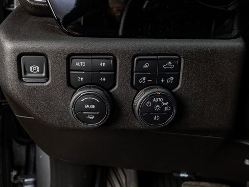 Used 2025 Chevrolet Silverado 2500 LTZ w/ LTZ Plus Package image 20