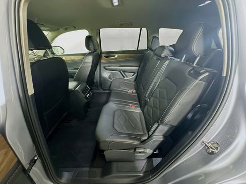 Used 2025 Volkswagen Atlas SE image 29