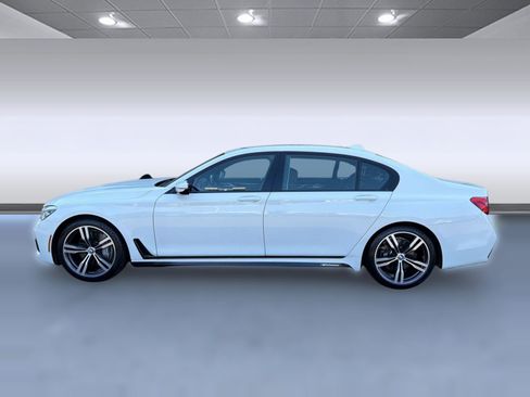Used 2019 BMW 750i w/ Executive Package RWD image 2