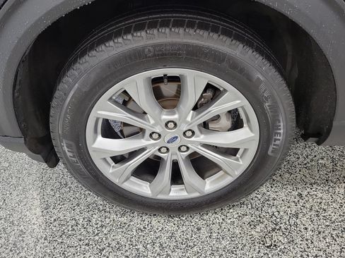 Certified 2024 Ford Explorer XLT w/ Equipment Group 202A AWD/4WD image 5