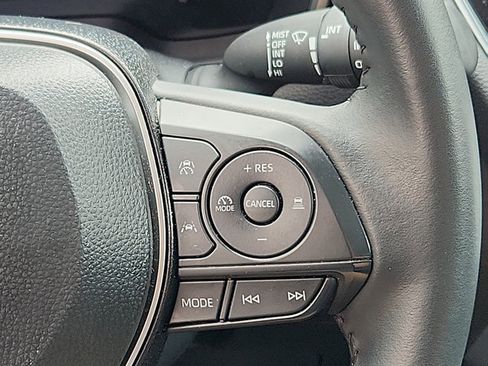 Used 2025 Toyota Corolla Cross XLE AWD/4WD image 22
