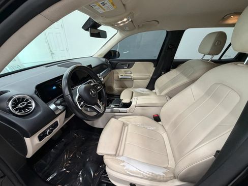 Used 2020 Mercedes-Benz GLB 250 w/ Premium Package image 14