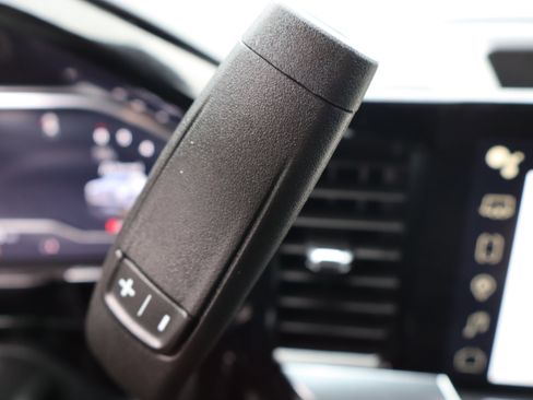 Used 2025 GMC Sierra 1500 Elevation image 32