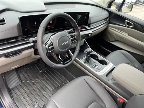 New 2026 Kia Carnival LXS image 2