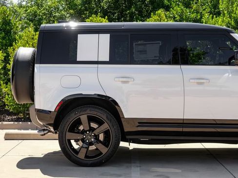 New 2026 Land Rover Defender 110 V8 AWD/4WD image 12